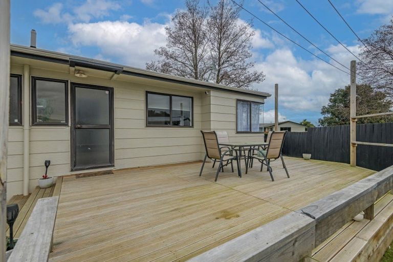Photo of property in 19 Gladys Place, Kelvin Grove, Palmerston North, 4414