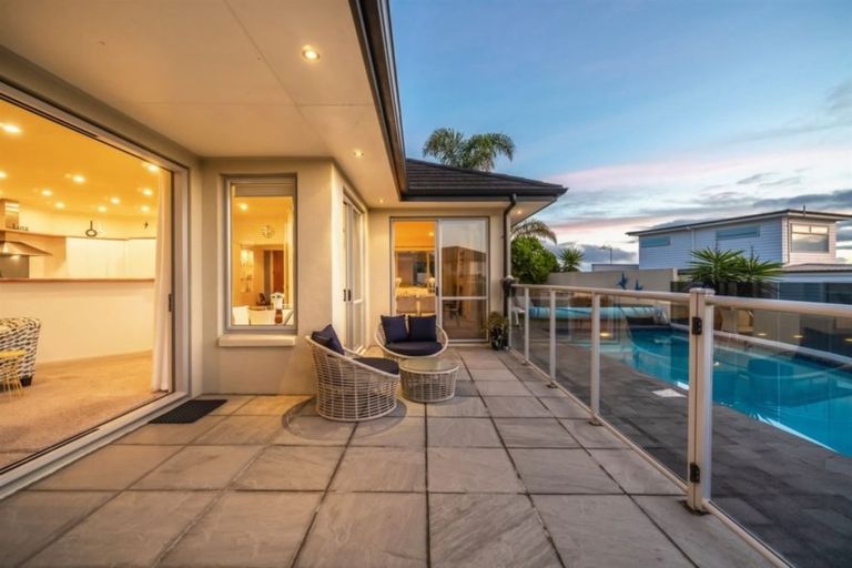 Photo of property in 160 Kittiwake Drive, Schnapper Rock, Auckland, 0632