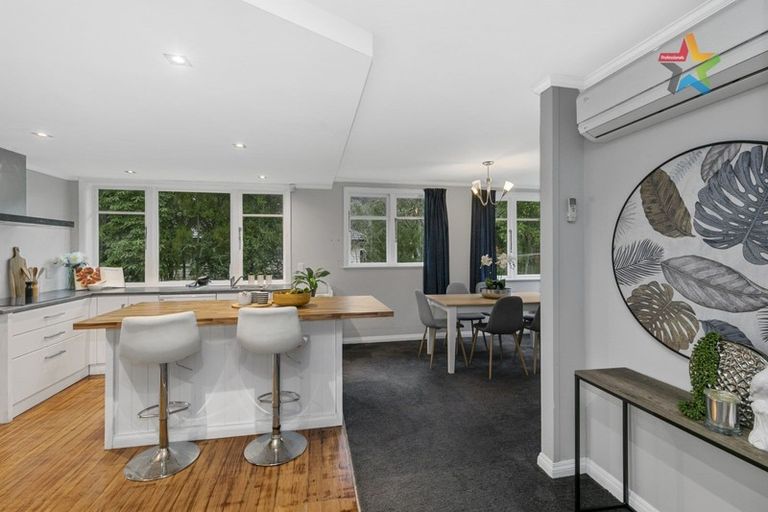 Photo of property in 404 Stokes Valley Road, Stokes Valley, Lower Hutt, 5019