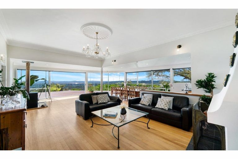 Photo of property in 854 West Coast Road, Waiatarua, Auckland, 0604