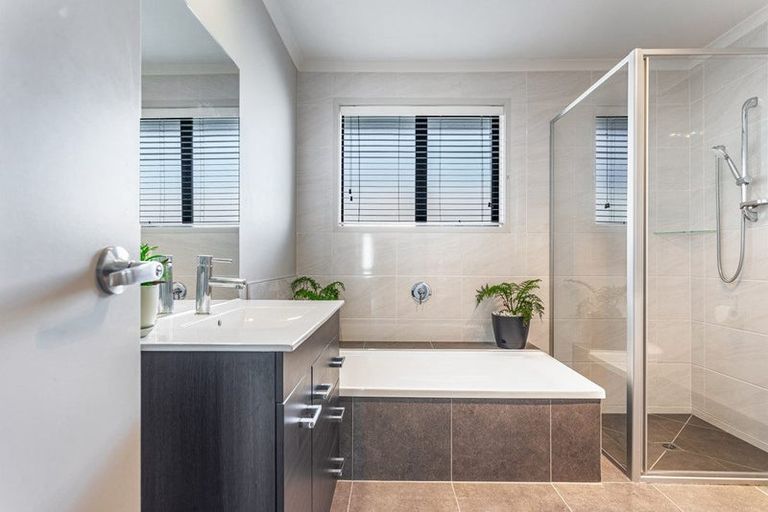 Photo of property in 5 Parlane Drive, Huapai, Kumeu, 0810