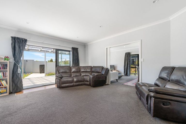 Photo of property in 1 Vaucluse Heights, Fitzherbert, Palmerston North, 4410