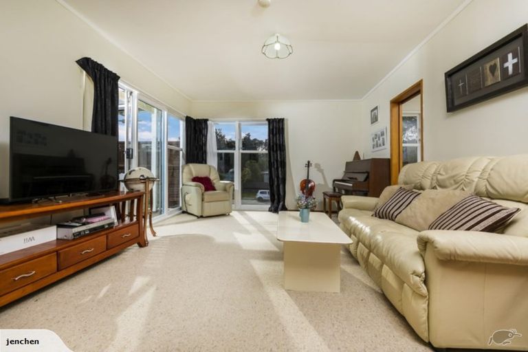 Photo of property in 6 Lauris Place, Birkdale, Auckland, 0626