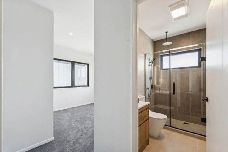 Photo of property in 18 Waimarie Drive, Karaka, 2578