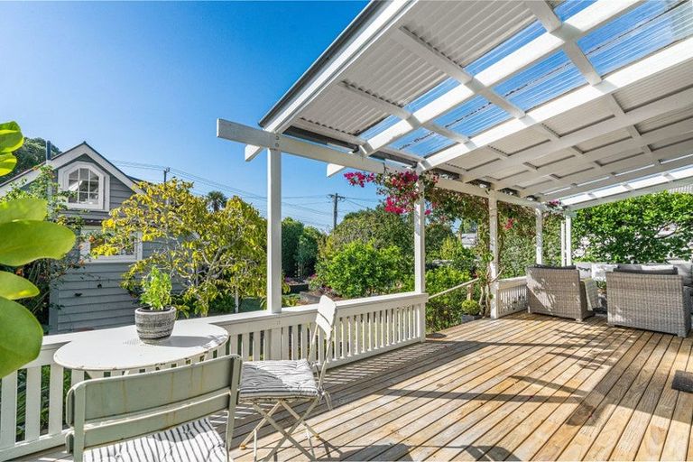 Photo of property in 27 Rutland Road, Stanley Point, Auckland, 0624