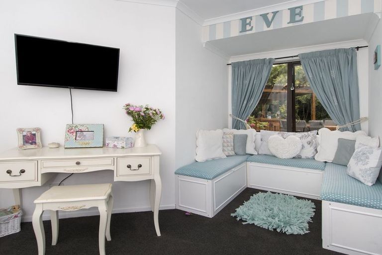 Photo of property in 10 Roger Guy Place, Welcome Bay, Tauranga, 3175