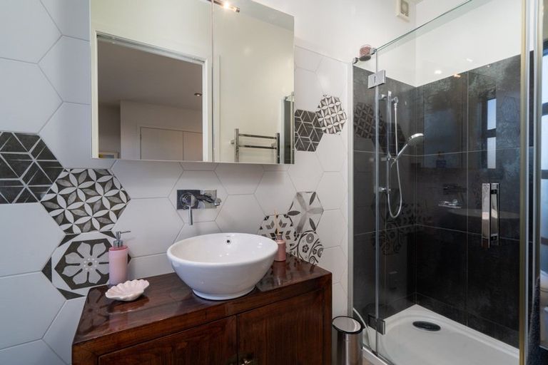 Photo of property in 9 Pukenamu Road, Rainbow Point, Taupo, 3330