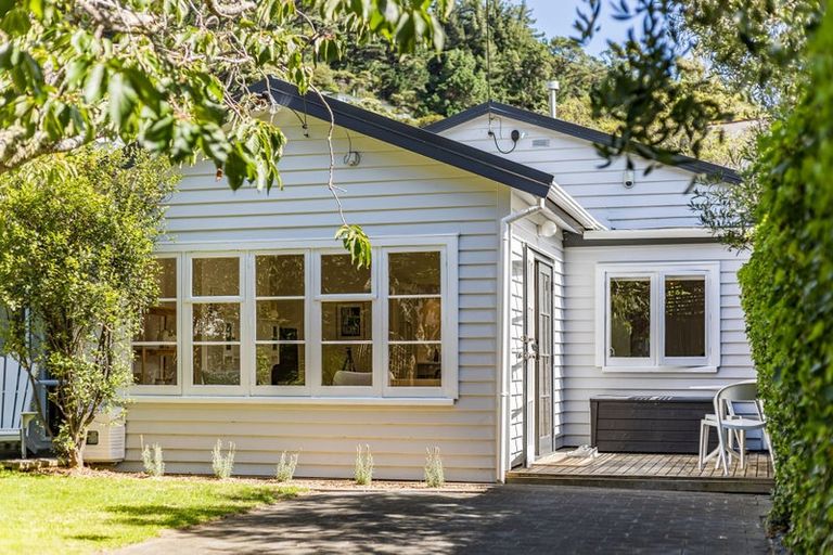 Photo of property in 4 Totara Street, Eastbourne, Lower Hutt, 5013