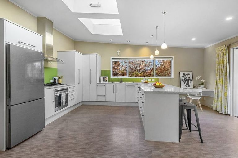 Photo of property in 100 Larsen Crescent, Tawa, Wellington, 5028