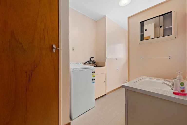 Photo of property in 8/218 Onepu Road, Lyall Bay, Wellington, 6022