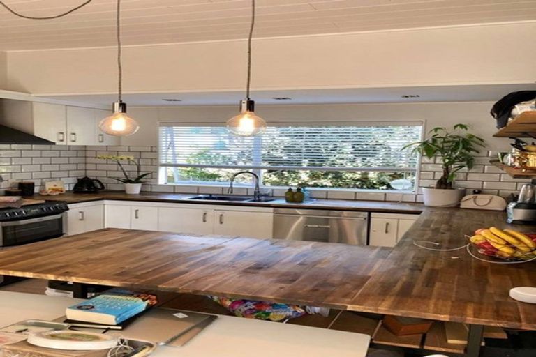 Photo of property in 15 Eskdale Road, Birkdale, Auckland, 0626