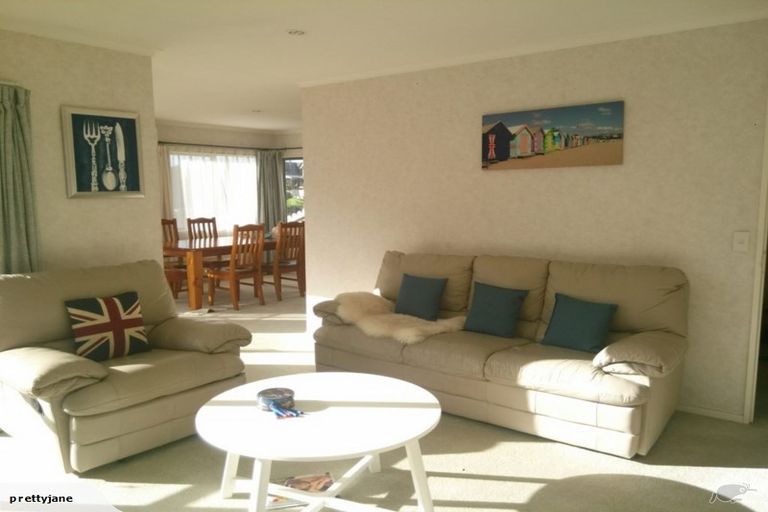 Photo of property in 1/28 Bernie Edwards Place, Botany Downs, Auckland, 2010