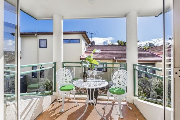 Photo of property in 9a Bundoran Way, Pinehill, Auckland, 0632