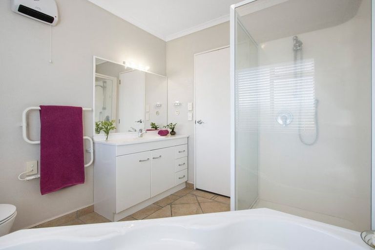 Photo of property in 63 Kayelene Place, Omokoroa, 3114
