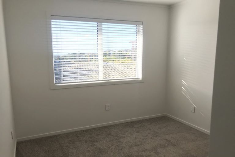 Photo of property in 27 Peter Terrace, Castor Bay, Auckland, 0620