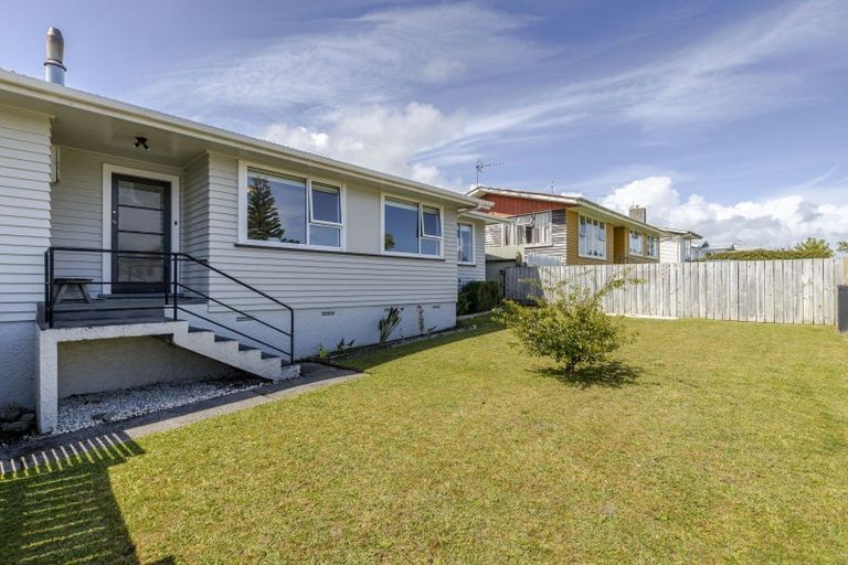 Photo of property in 19 Grenville Street, Marfell, New Plymouth, 4310