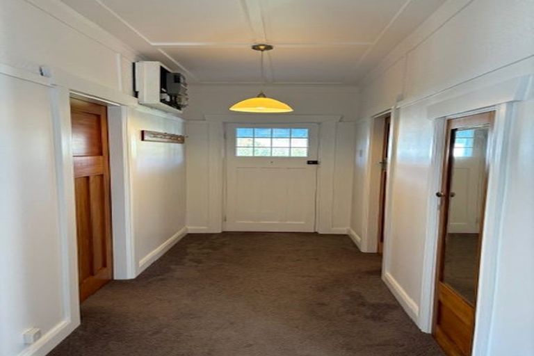 Photo of property in 18 Queens Road, Glen Avon, New Plymouth, 4312
