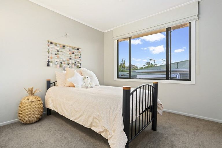 Photo of property in 6 May Avenue, Te Atatu South, Auckland, 0610