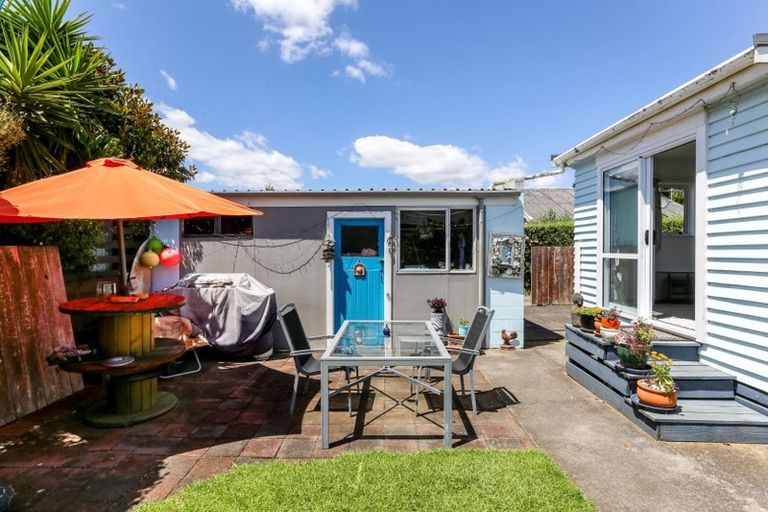 Photo of property in 17 Record Street, Fitzroy, New Plymouth, 4312
