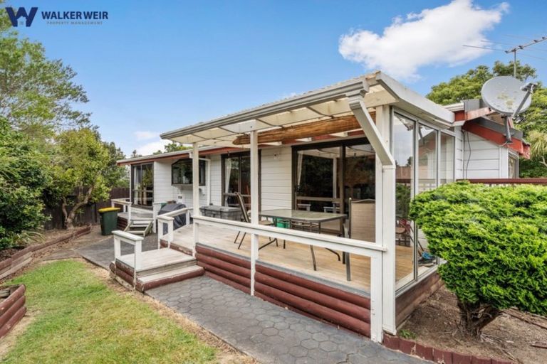 Photo of property in 3 St Annes Crescent, Wattle Downs, Auckland, 2103