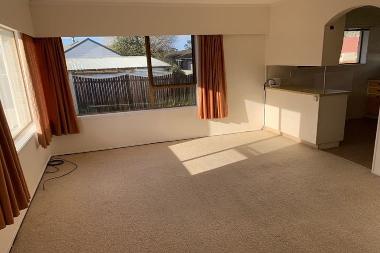 Photo of property in 2/13 Mannering Place, Hillcrest, Auckland, 0627