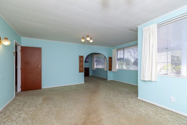 Photo of property in 30a Rewarewa Crescent, Waikanae, 5036