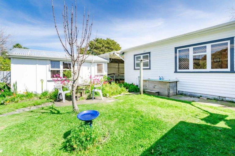 Photo of property in 35 Dale Road, Raumati South, Paraparaumu, 5032