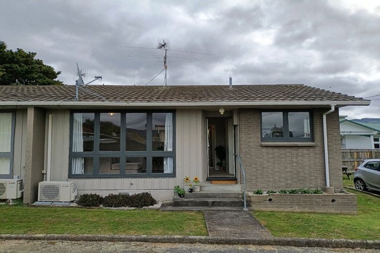 Photo of property in 1/63a Pine Avenue, Ebdentown, Upper Hutt, 5018