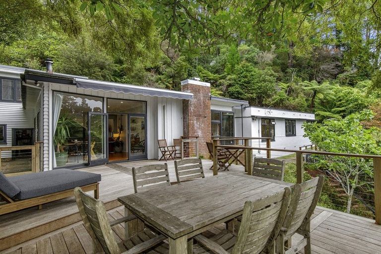Photo of property in 124 Kamahi Street, Stokes Valley, Lower Hutt, 5019