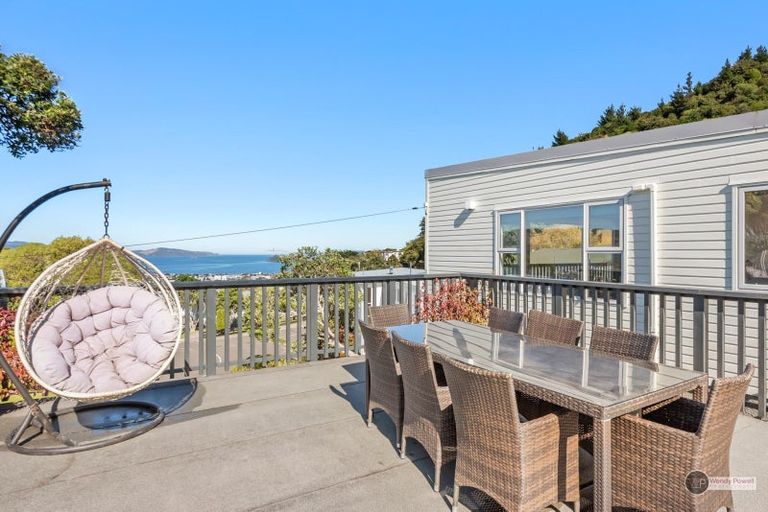 Photo of property in 73 Miromiro Road, Normandale, Lower Hutt, 5010