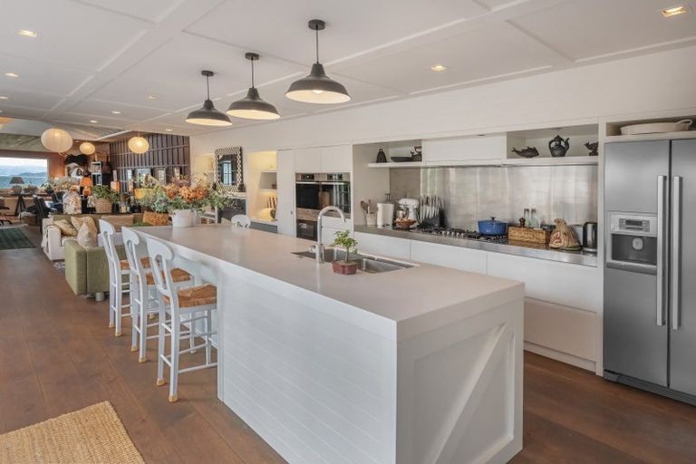 Photo of property in 7 Marine Parade, Seatoun, Wellington, 6022