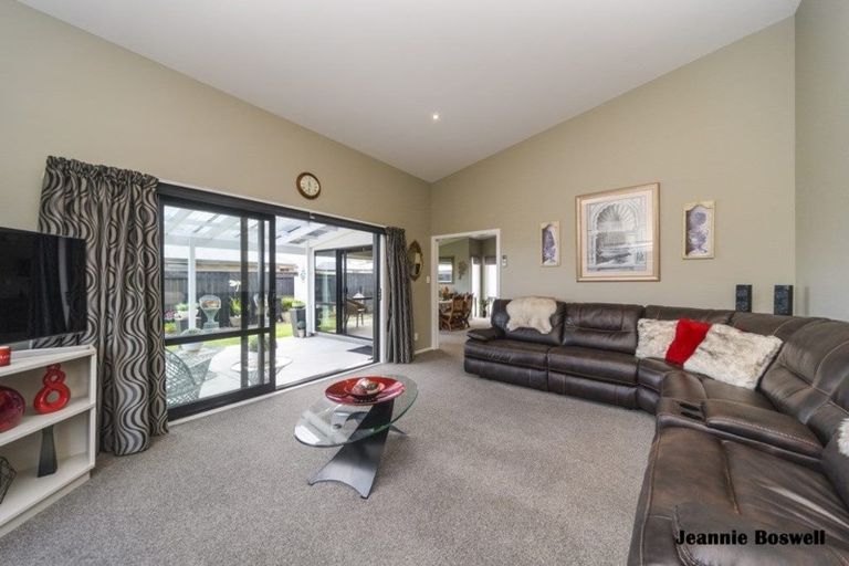 Photo of property in 5 Levi Place, Kelvin Grove, Palmerston North, 4414