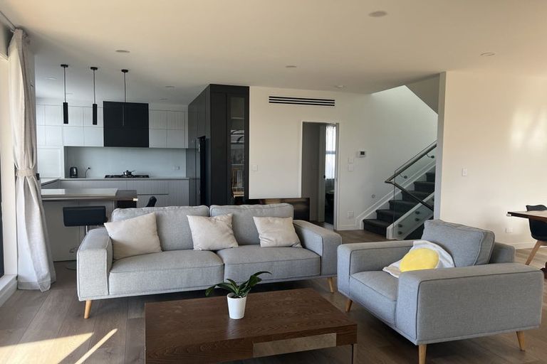 Photo of property in 26 Kiteroa Terrace, Rothesay Bay, Auckland, 0630