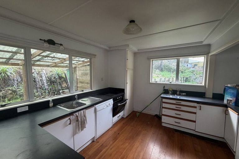 Photo of property in 13a Seaview Road, Marfell, New Plymouth, 4310
