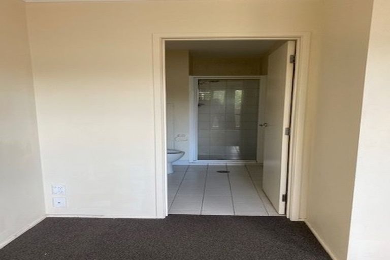 Photo of property in 11f/30 Westward Ho, Glen Eden, Auckland, 0602