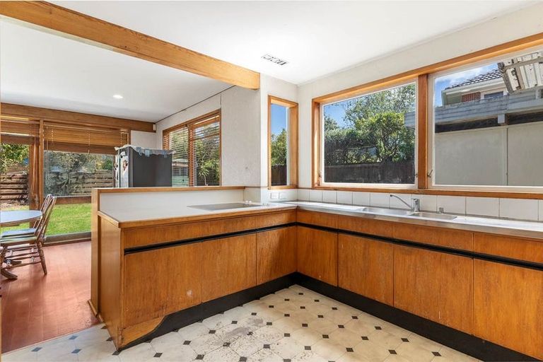 Photo of property in 15 Pooley Street, Pakuranga Heights, Auckland, 2010