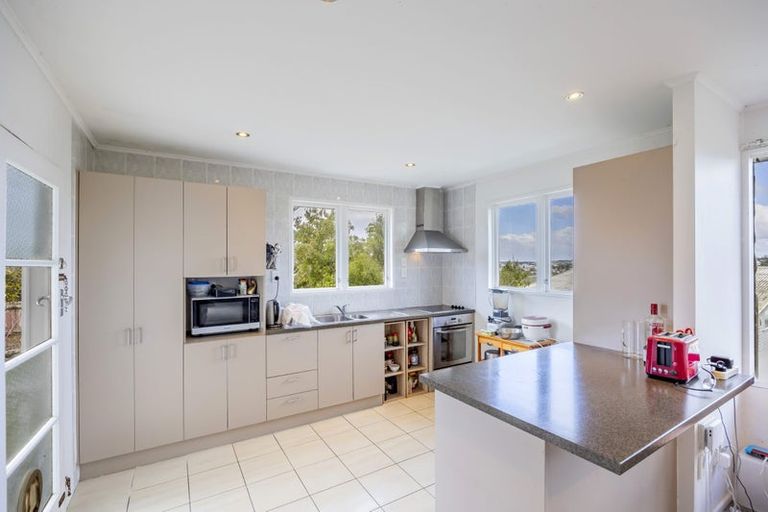 Photo of property in 12 Cassia Place, Sunnynook, Auckland, 0620