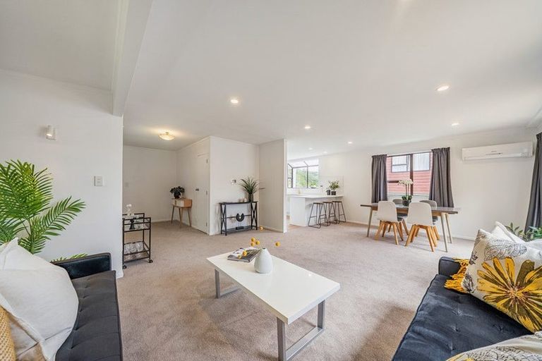 Photo of property in 13 King Charles Drive, Kingsley Heights, Upper Hutt, 5018