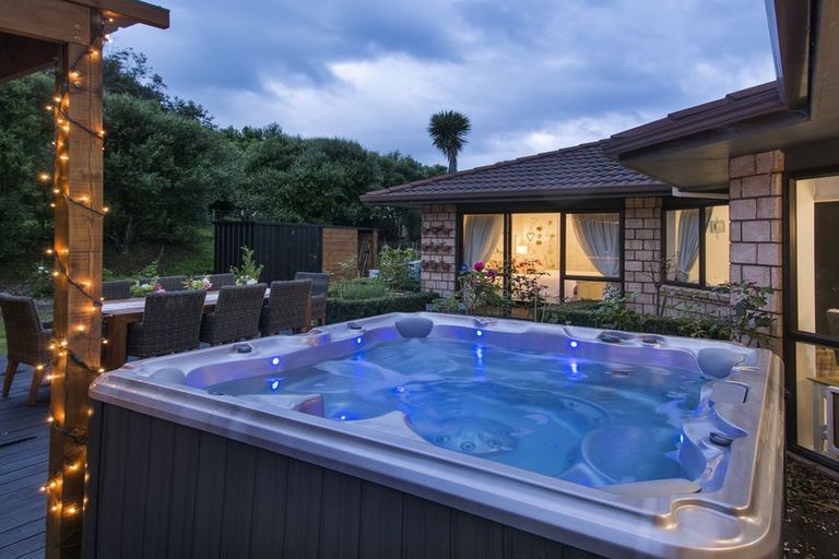 Photo of property in 10 Roger Guy Place, Welcome Bay, Tauranga, 3175