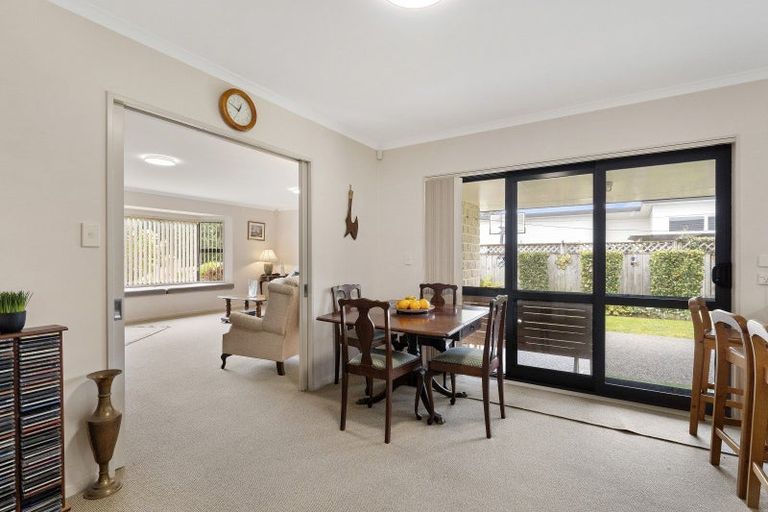 Photo of property in 14 Brookfield Place, Paraparaumu, 5032