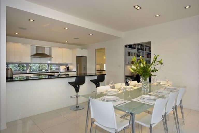 Photo of property in 1 Upper Lewisville Terrace, Thorndon, Wellington, 6011