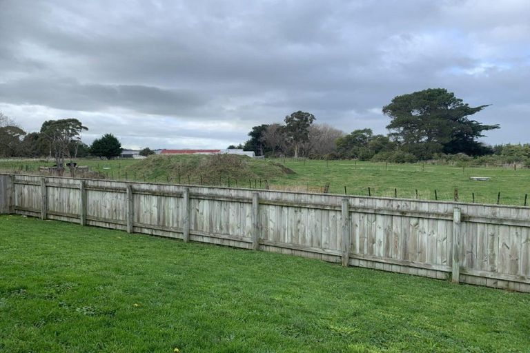 Photo of property in 1 Frood Street, Bulls, 4818