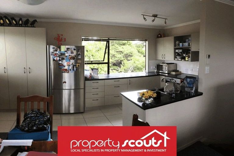 Photo of property in 3 Glen Vista Place, Bayview, Auckland, 0629