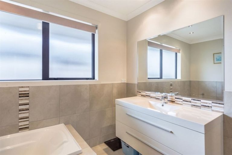 Photo of property in 215 Cumberland Drive, Flagstaff, Hamilton, 3210