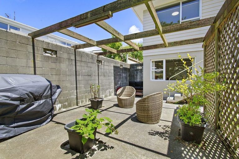 Photo of property in 64 Oriel Avenue, Tawa, Wellington, 5028