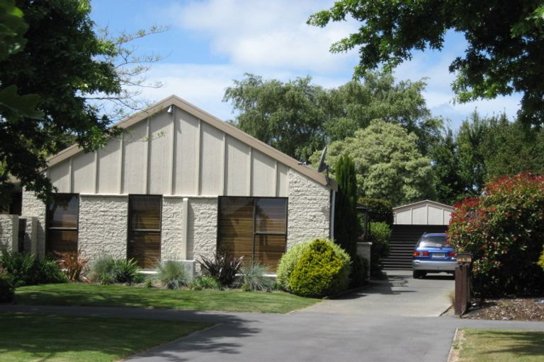 Photo of property in 16 Karnak Crescent, Russley, Christchurch, 8042