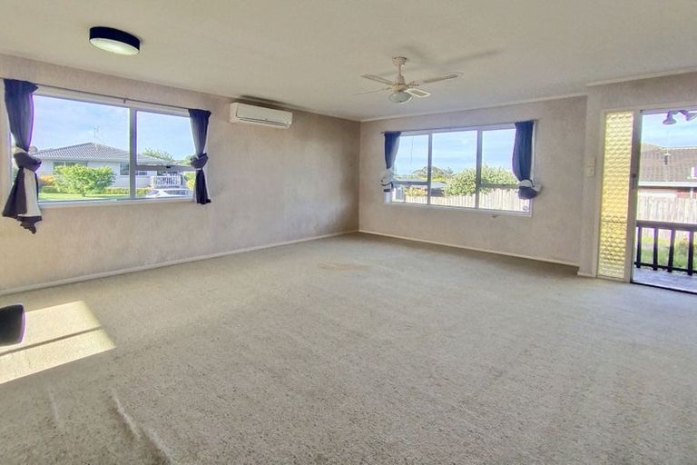 Photo of property in 1/14 Benygloe Place, Highland Park, Auckland, 2010