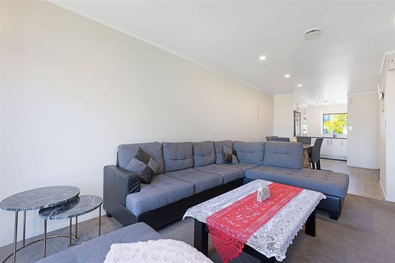 Photo of property in 21 Stephen Avenue, Henderson, Auckland, 0610