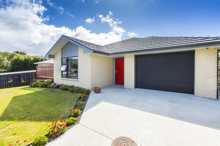 Photo of property in 4a Golders Road, Elderslea, Upper Hutt, 5018