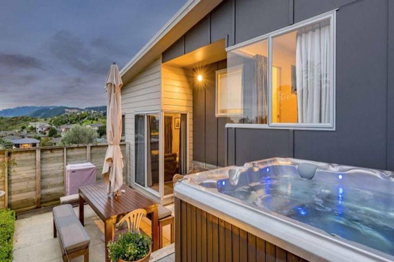 Photo of property in 14 Charlotte Way, Raumati South, Paraparaumu, 5032